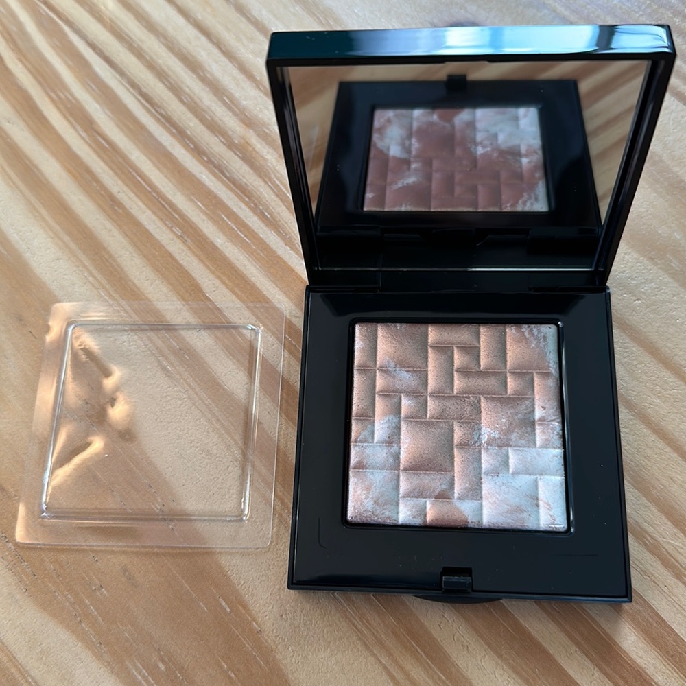 Bobbi Brown Highlighter Powder in Pink Glow